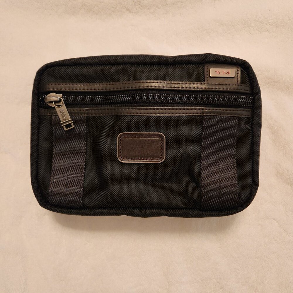 Tumi dopp kit
